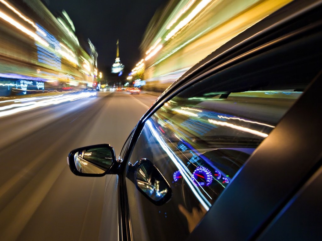 Скорость движения на дорогах должна регулироваться с помощью световых табло, а не распоряжениями КГГА &#8212; эксперт