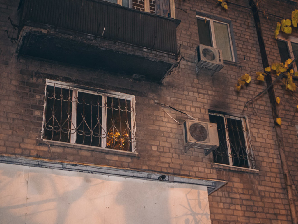 В Днепре при пожаре в многоэтажном доме погибла семья с ребенком (ФОТО, ВИДЕО)