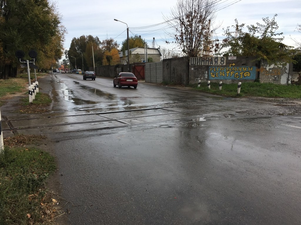 На одной из улиц Днепра произошел прорыв трубы с горячей водой (ФОТО)