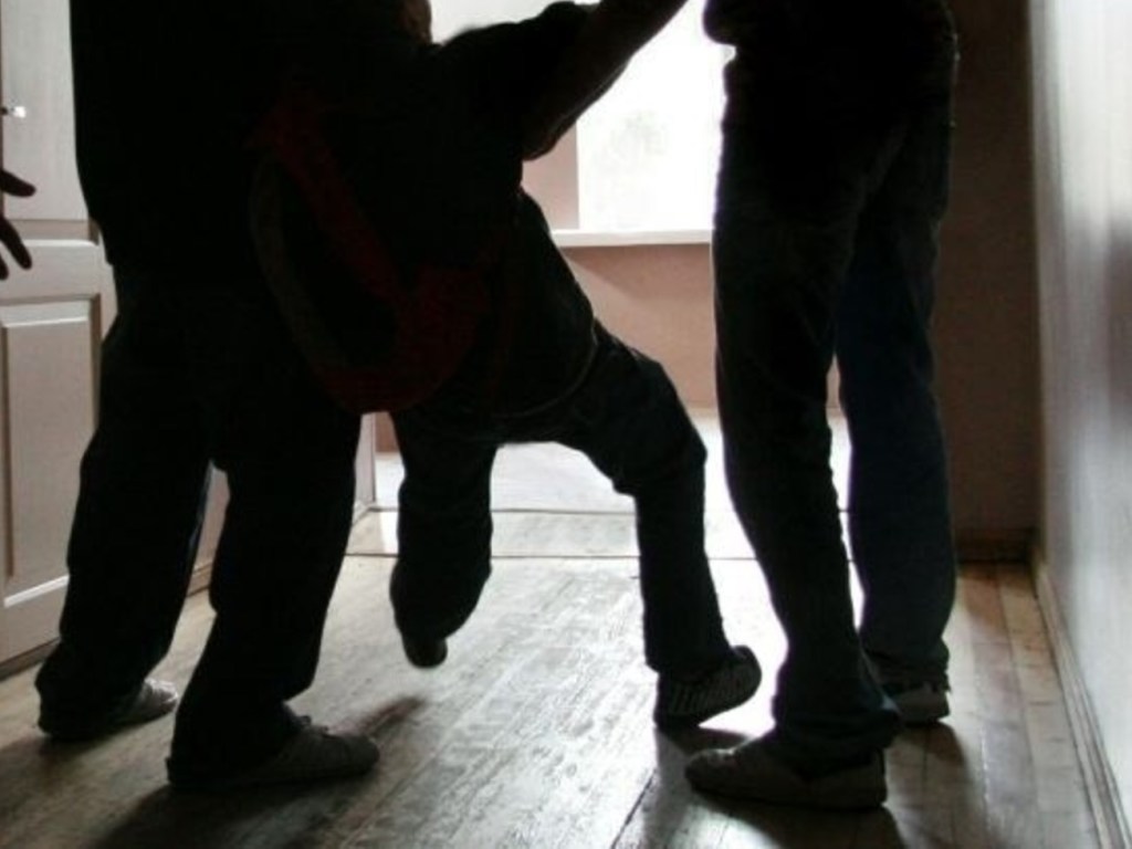 В Кропивницком школьницы жестоко избили 14-летнюю девочку за высказывания в соцсетях (ВИДЕО)