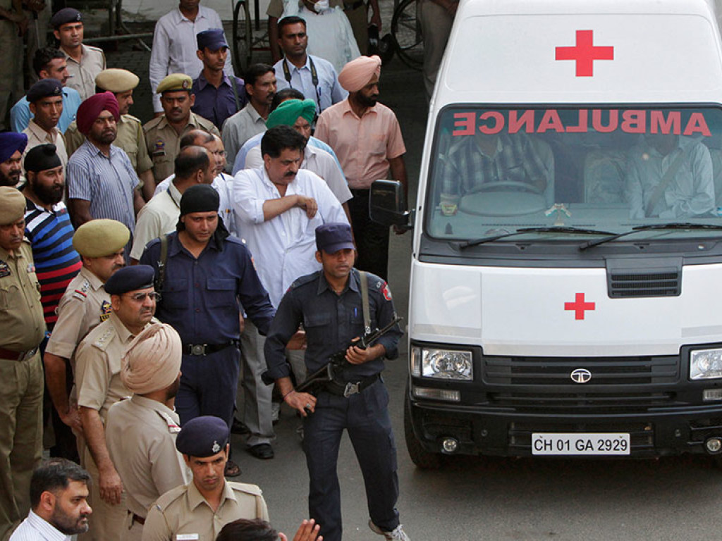 В Индии столкнулись грузовик и мотоциклы, погибли 12 человек
