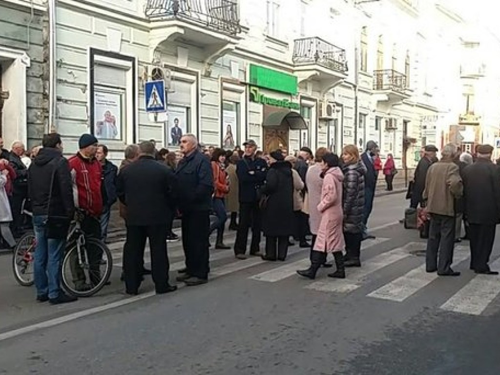 Протест против новых тарифов на проезд: в Тернополе жители заблокировали движение транспорта (ВИДЕО)