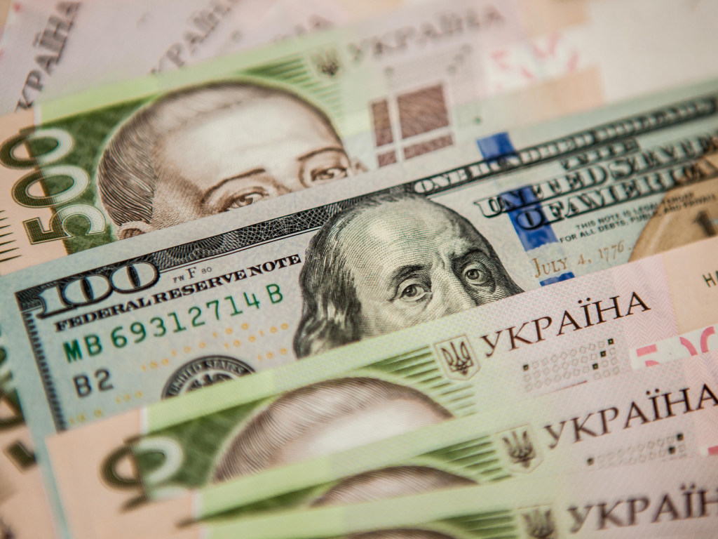 НБУ установил официальный курс на уровне 28,13 гривны за доллар