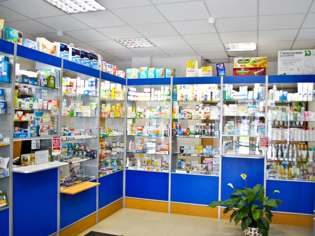 Скандальный законопроект об аптеках: В Украине хотят запретить продажу шприцов, ваты и витаминов