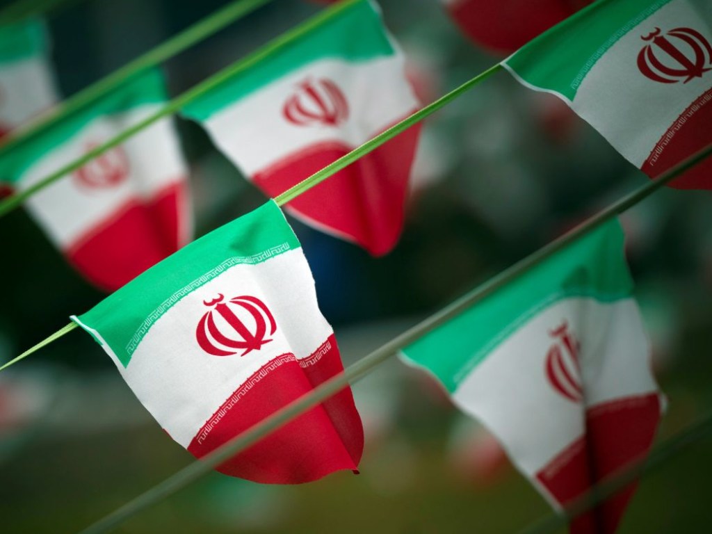 Американские санкции против Ирана приведут к укреплению сотрудничества Тегерана и Москвы – эксперт