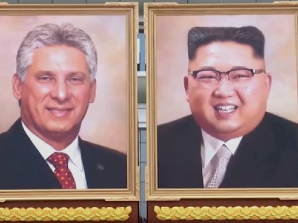 В КНДР впервые публично разместили большую картину с изображением Ким Чен Ына