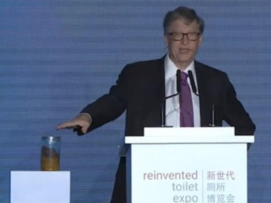Без воды и подключения к канализации: Билл Гейтс показал «унитаз будущего» (ВИДЕО)