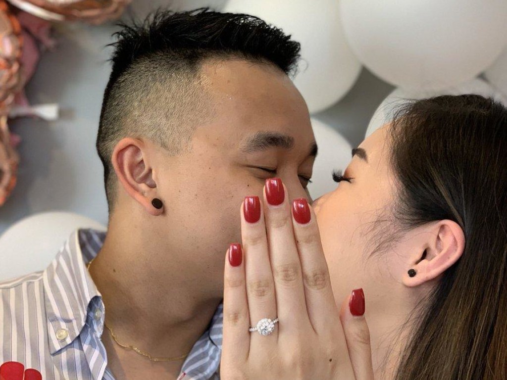 Австралиец сделал предложение своей девушке, но обручальное кольцо надела ее сестра (ФОТО)