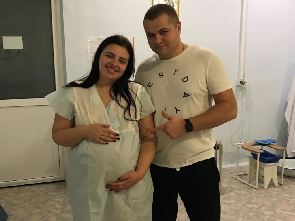 Акушер матерился и давил на живот: девушка рассказала о родах в Ровно (ФОТО)