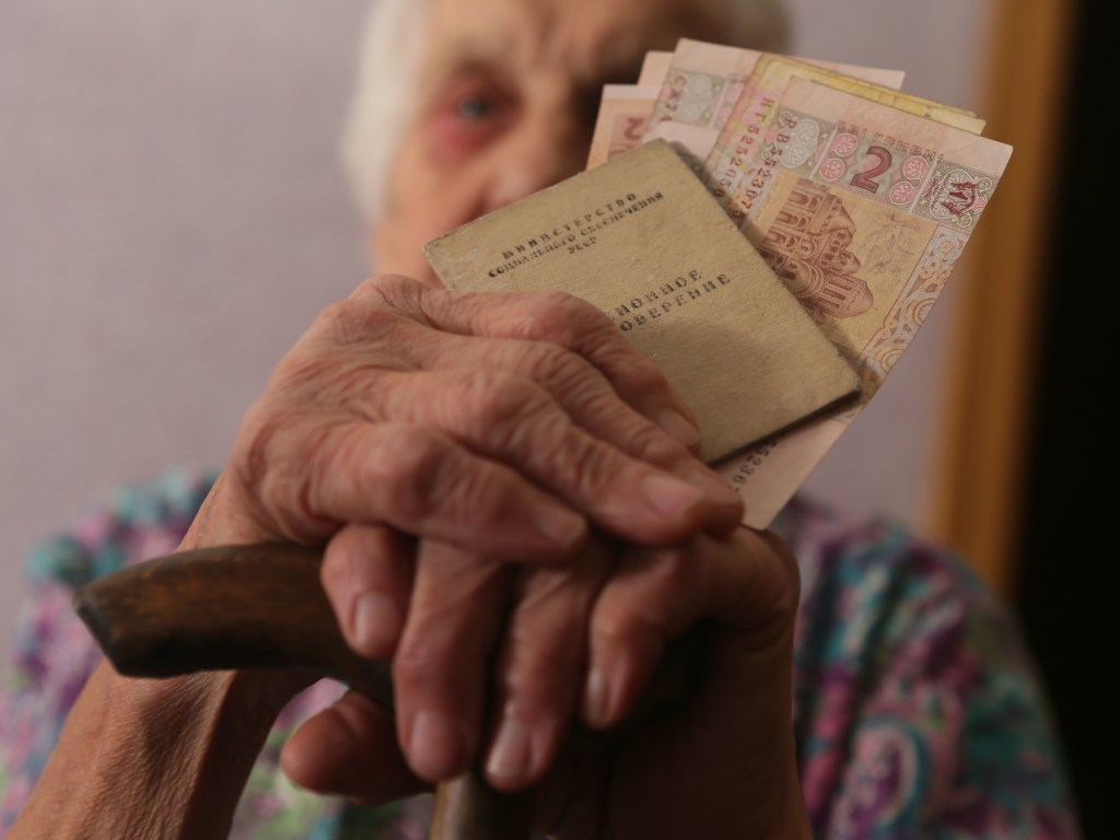 Украинские пенсионеры в селах останутся без пенсий из-за необразованного руководства «Укрпочты» &#8212; эксперт