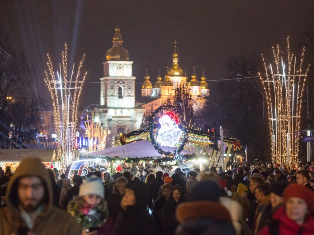 Подготовка к Новому году: в центре Киева ограничат движение транспорта (АДРЕСА)