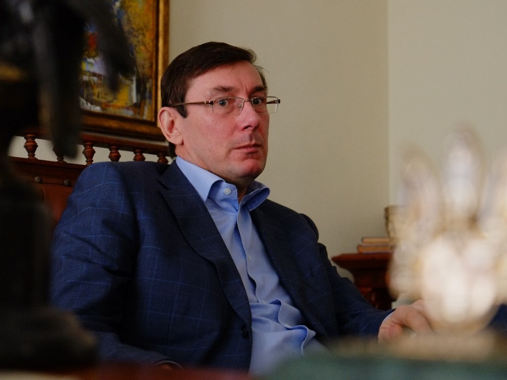 Луценко подал Порошенко заявление об увольнении