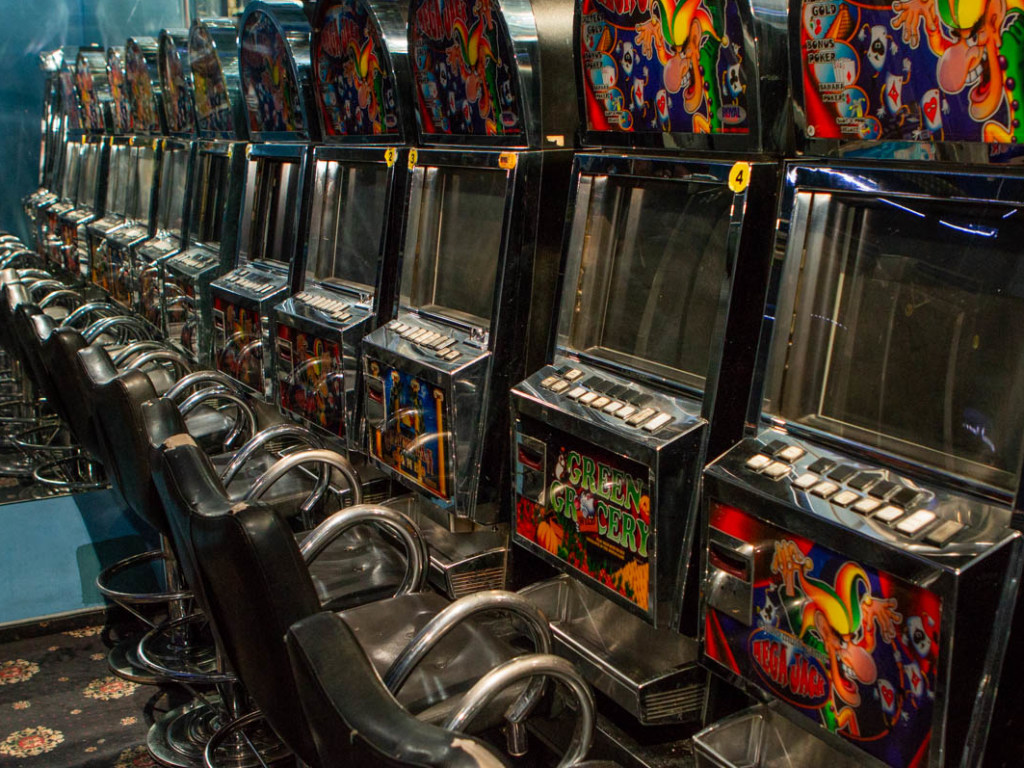 В Днепре полиция «накрыла» подпольное заведение игровых автоматов (ФОТО)