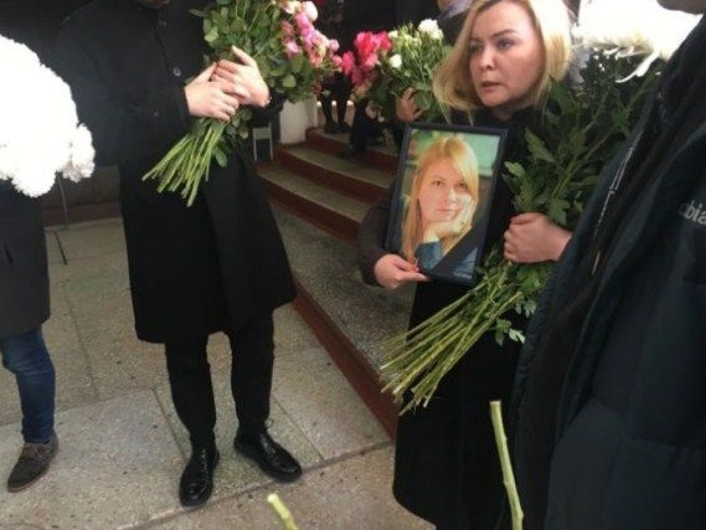 В Херсоне прощаются с активисткой Екатериной Гандзюк (ФОТО)