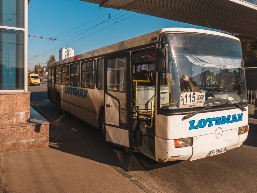 Водитель автобуса едва не убил пенсионерку в Днепре (ФОТО)