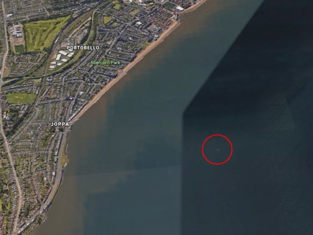 На картах Google заметили «затонувший» самолёт, о котором никто не знал (ФОТО)
