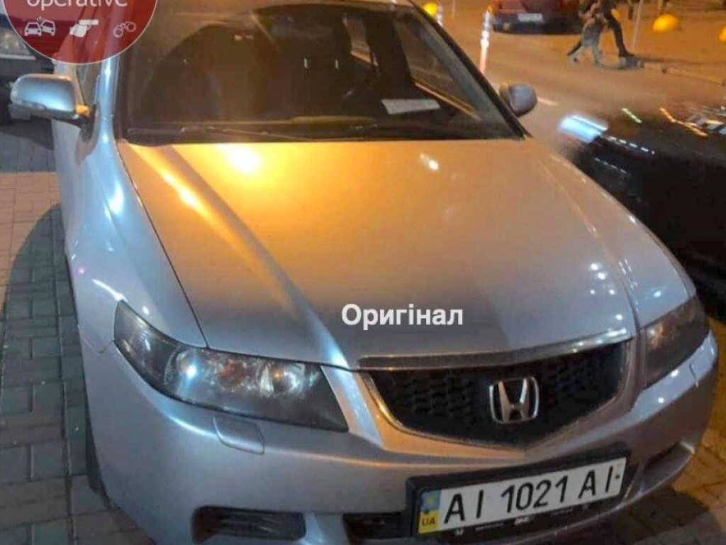 В центре столицы киевлянин обнаружил чужой автомобиль со своими номерами (ФОТО)
