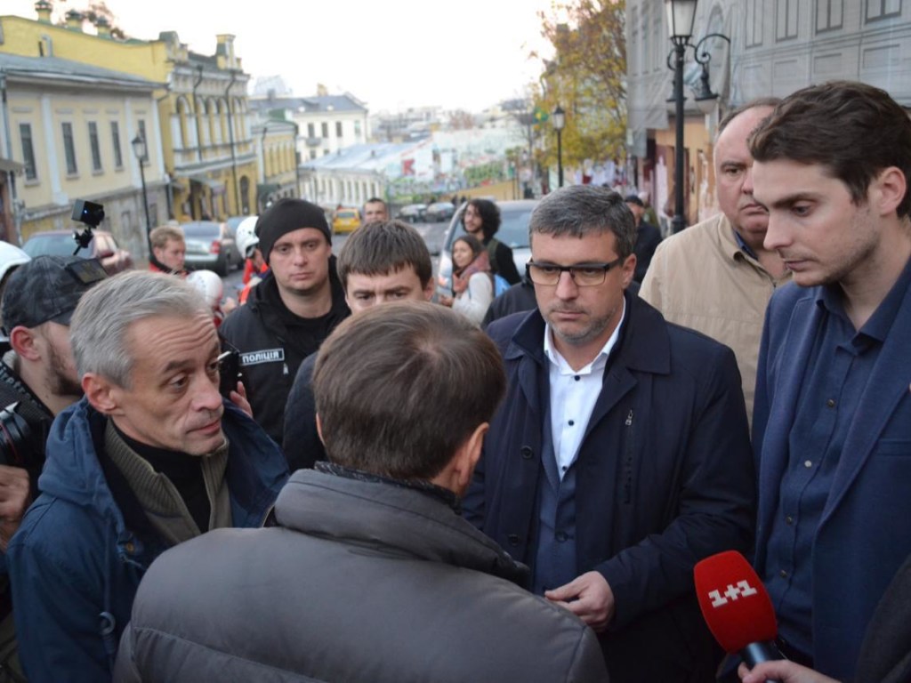 Белоцерковец: Городская власть демонтирует незаконные элементы строительства на Андреевском спуске