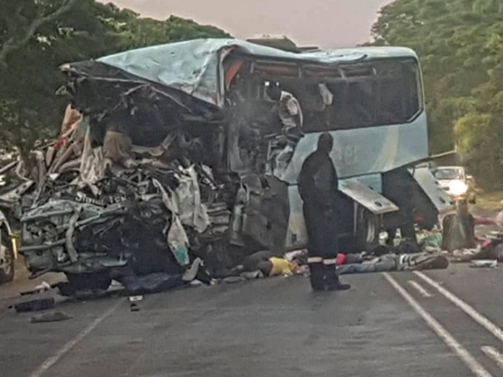 Лобовое столкновение автобусов в Зимбабве: погибли 47 человек, ранены &#8212; 70 (ФОТО)