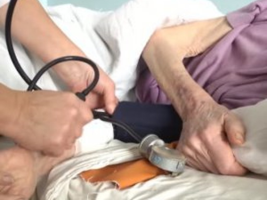 30 килограммов в 87 лет: в Винницкой области сын заморил мать голодом (ВИДЕО)