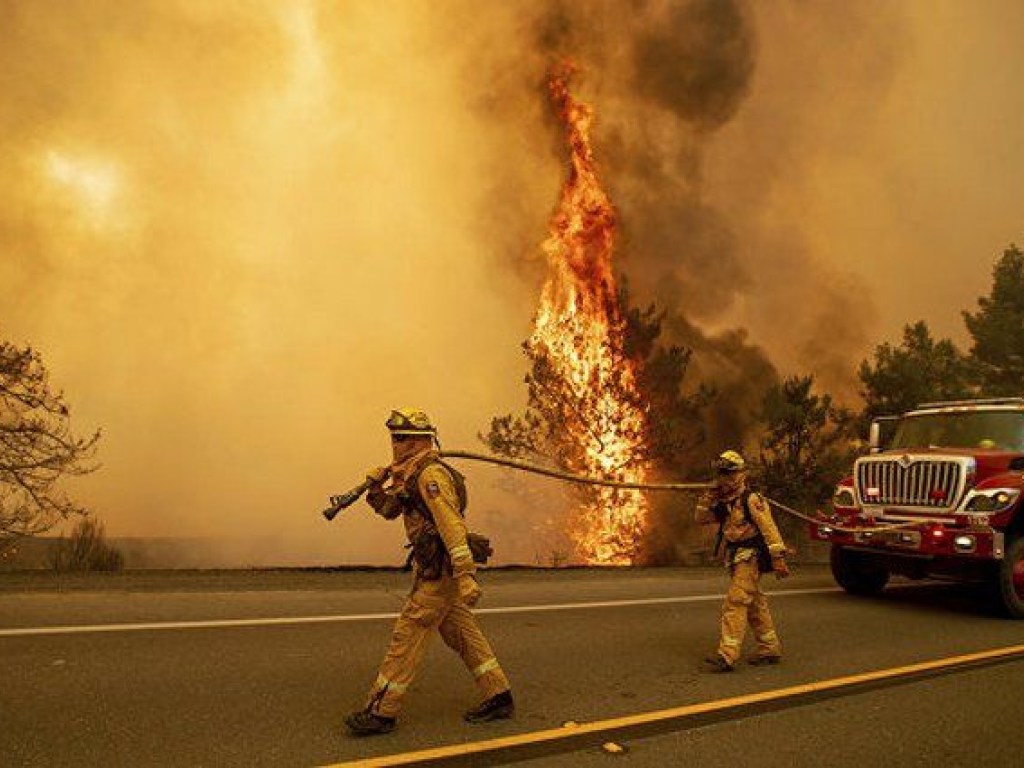 Эвакуированы тысячи человек: в США сильный лесной пожар уничтожил провинциальный городок Парадайс