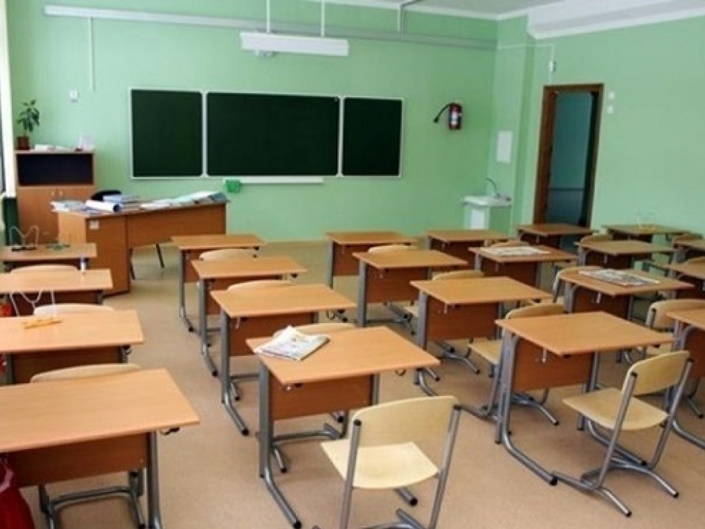 В Каменском отменили занятия в школах 