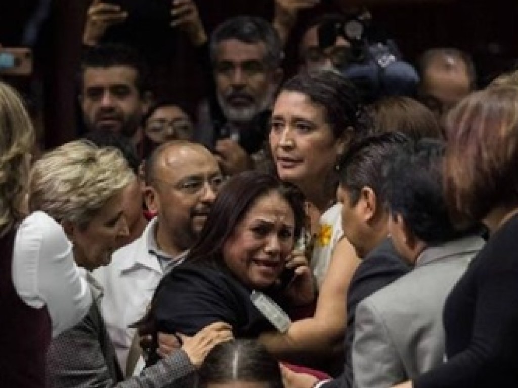 В Мексике в спортзале застрелили дочь депутата парламента (ВИДЕО)
