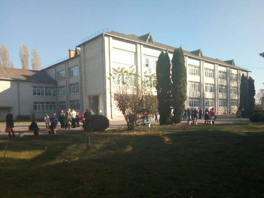 В школе Таращи Киевской области подросток распылил газ (ФОТО)