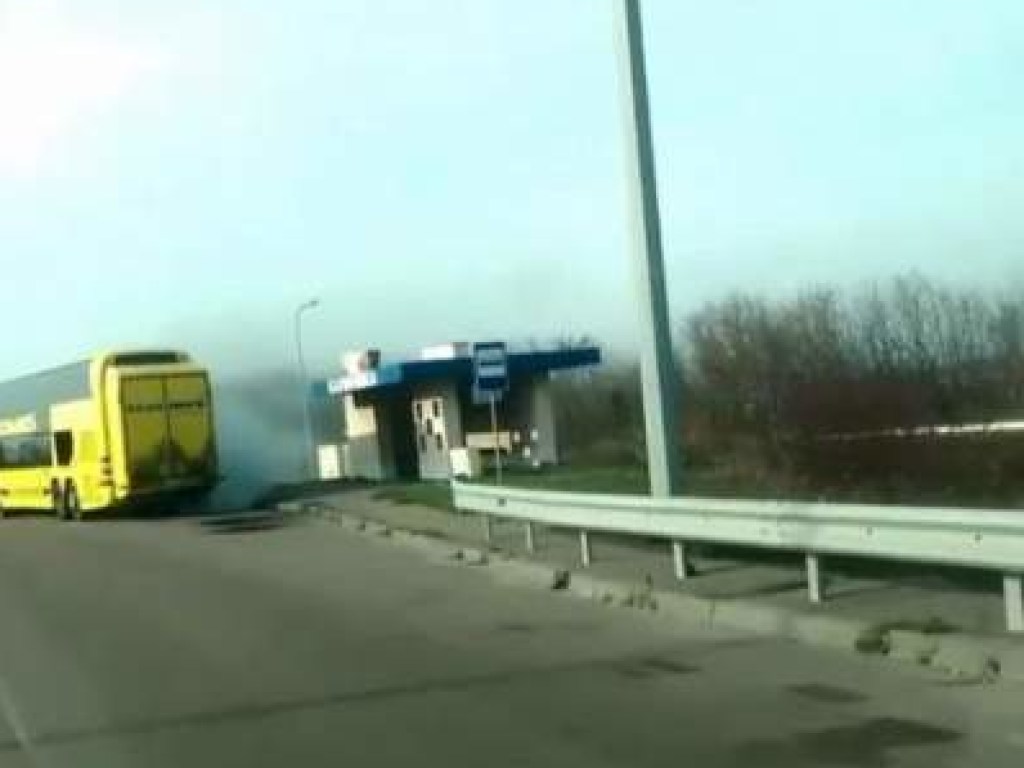 В Ровенской области загорелся пассажирский автобус крупного перевозчика  (ФОТО, ВИДЕО) 