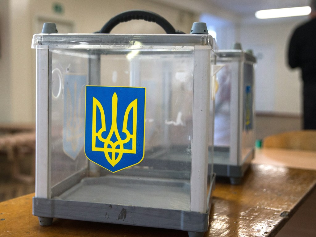 Политический консультант: в Украине предвыборная кампания началась до ее официального старта