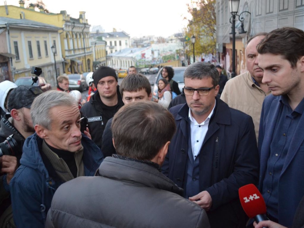 Белоцерковец: Городская власть демонтирует незаконные элементы строительства на Андреевском спуске