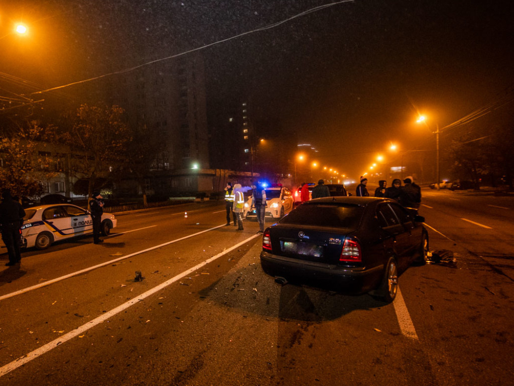 В Днепре столкнулись автомобиль правоохранителей и Skoda: пострадал полицейский (ФОТО, ВИДЕО)