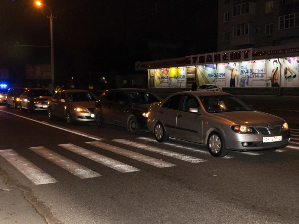 В Днепре произошло массовое ДТП с участием четырех авто (ФОТО, ВИДЕО)