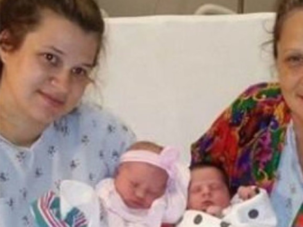 Мать и дочь родили в один и тот же день в одной клинике (ФОТО)
