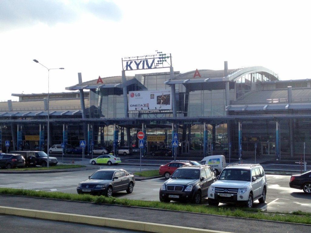 Непогода в Киеве: В аэропорту «Жуляны» отменили несколько рейсов (СПИСОК)