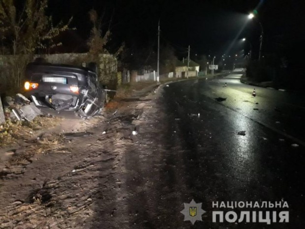 На Харьковщине несовершеннолетний на Volkswagen влетел в столб: погибла 16-летняя пассажирка (ФОТО)