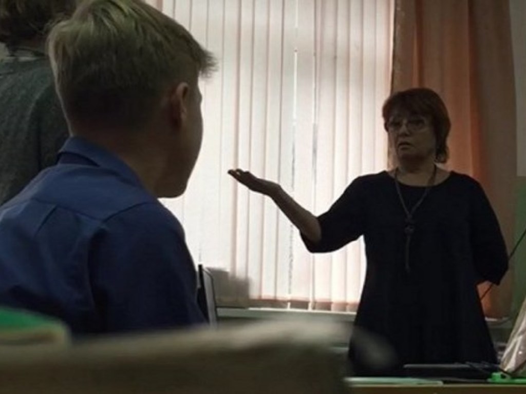В России учительница прилюдно унизила школьницу (ВИДЕО)