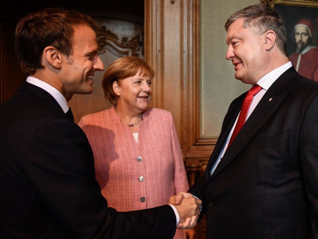 Стало известно, что обсудил Порошенко с Макроном и Меркель