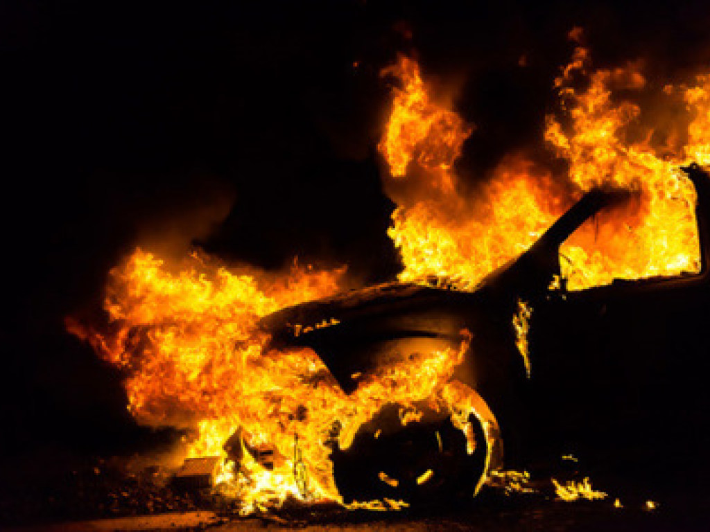 В Голосеевском районе Киеве сгорел Ford Focus