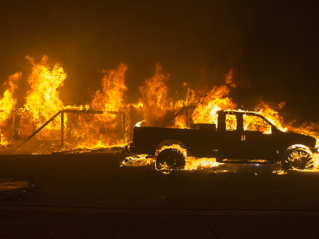 Лесной пожар в Калифорнии: огнем уничтожен дом актера Джерарда Батлера (ФОТО)