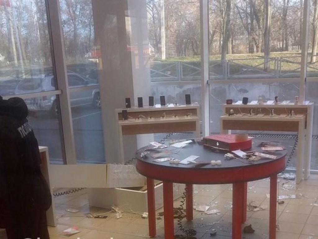 В Харькове ограбили салон мобильной связи