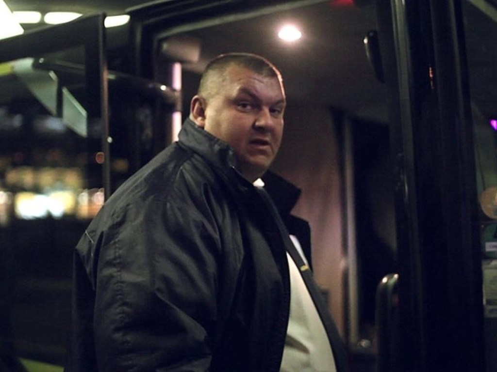Водитель автобуса выгнал на улицу пассажира из-за видеокамеры и избил его (ФОТО, ВИДЕО)