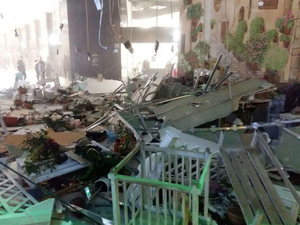 В торговом центре «Арена Сити» в Минске обвалилась часть потолка (ФОТО)