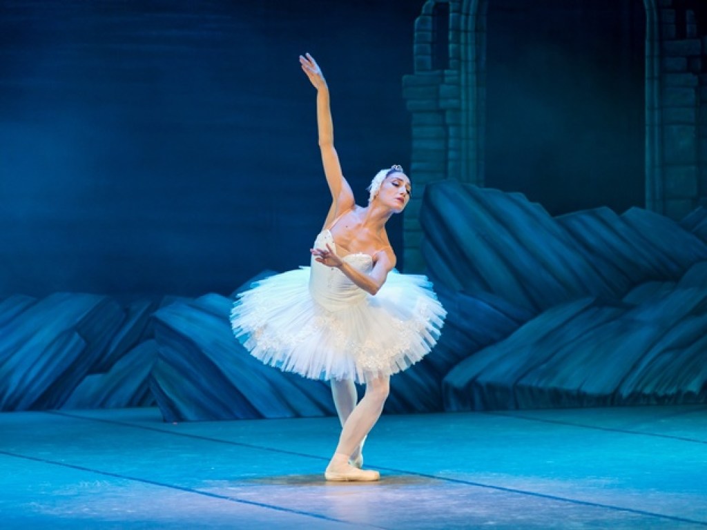 Спектакль «Спящая красавица» в Днепре закончился неожиданностью: балерина упала в оркестровую яму