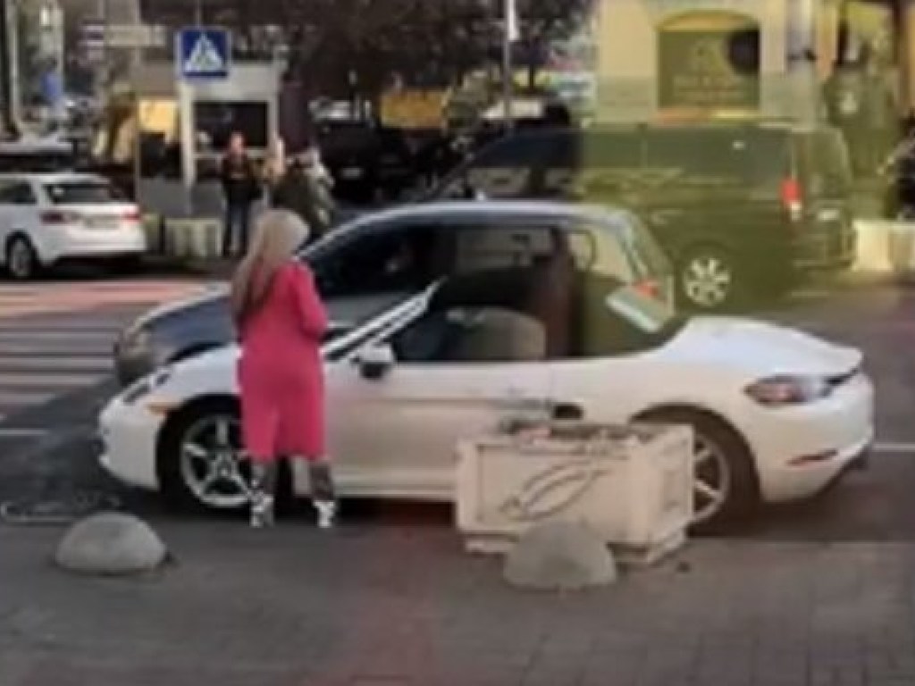 Появились подробности истории блондинки с топором и Porsche в Киеве: автомобиль исчез