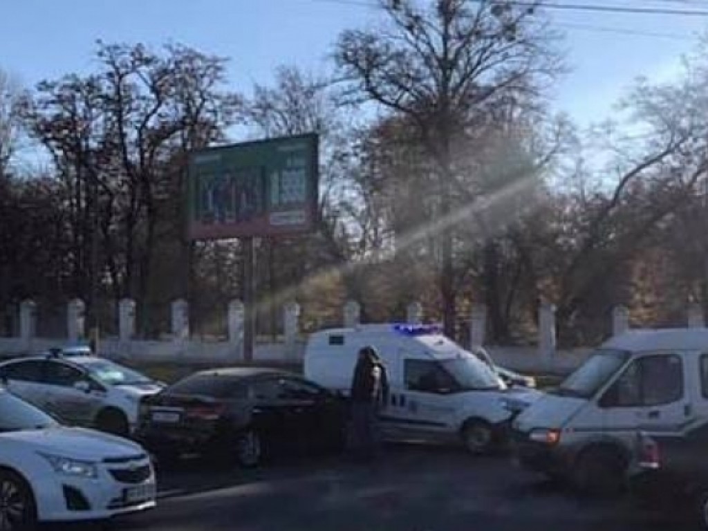 Иномарка протаранила автомобиль полиции в Харькове (ФОТО)