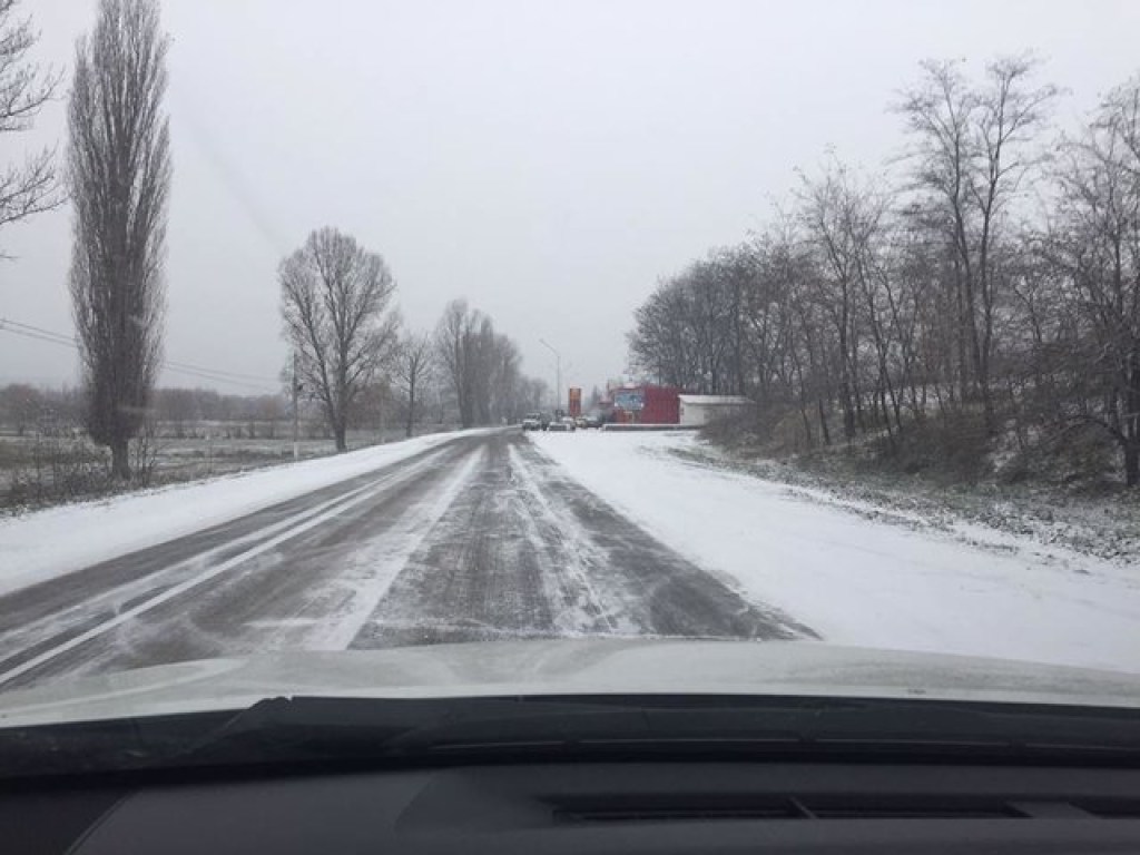 В Балте и Мариуполе выпал первый снег (ФОТО)