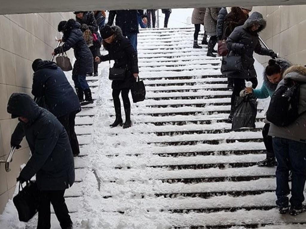Снежный коллапс: в Киеве на протяжении нескольких лет власти не могут решить проблему с автопробками (ФОТО, ВИДЕО) 