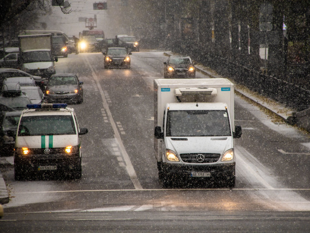 В Киеве за день из-за снега произошло почти 500 ДТП