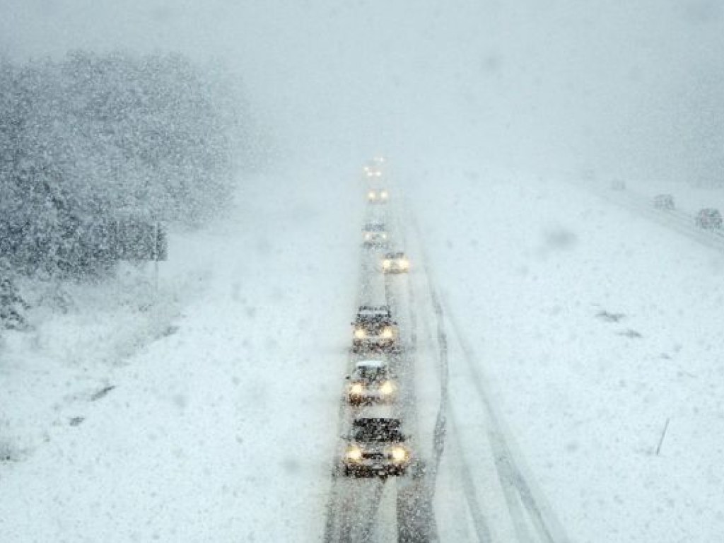 В пяти областях Украины продолжает идти снег: в полиции сообщили о состоянии дорог
